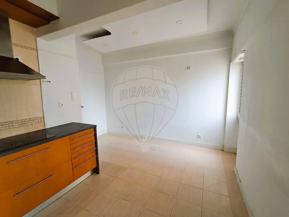 Apartamento T2 para Venda em Campolide Foto 15