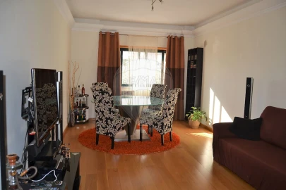 Apartamento T3 para Arrendamento em Agualva e Mira-Sintra