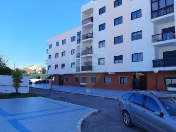 Apartamento T3 para Arrendamento em Agualva e Mira-Sintra