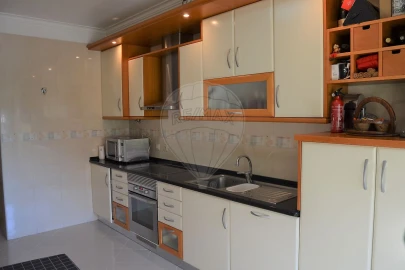 Apartamento T3 para Arrendamento em Agualva e Mira-Sintra