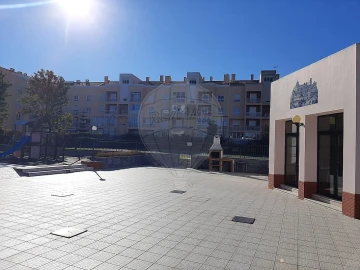 Apartamento T3 para Arrendamento em Agualva e Mira-Sintra
