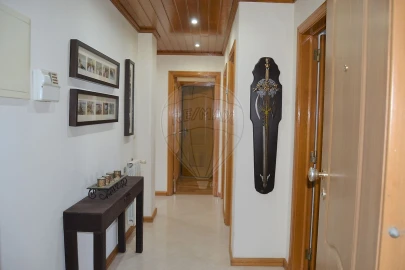 Apartamento T3 para Arrendamento em Agualva e Mira-Sintra