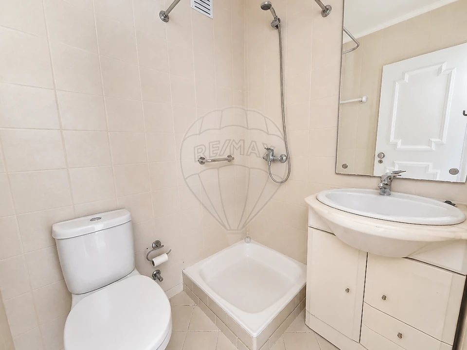 Apartamento T3 para Arrendamento em Lordelo do Ouro e Massarelos Foto 8