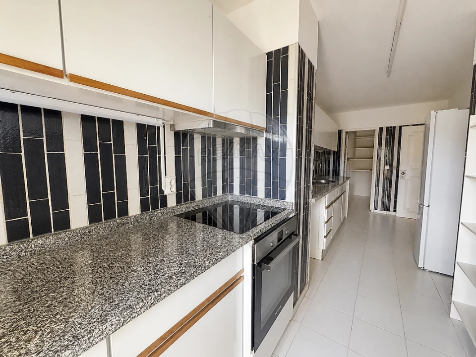 Apartamento T3 para Arrendamento em Lordelo do Ouro e Massarelos Foto 12