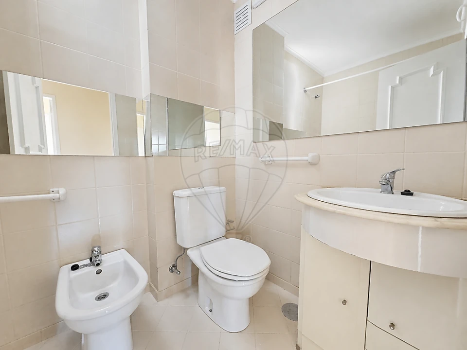Apartamento T3 para Arrendamento em Lordelo do Ouro e Massarelos Foto 9