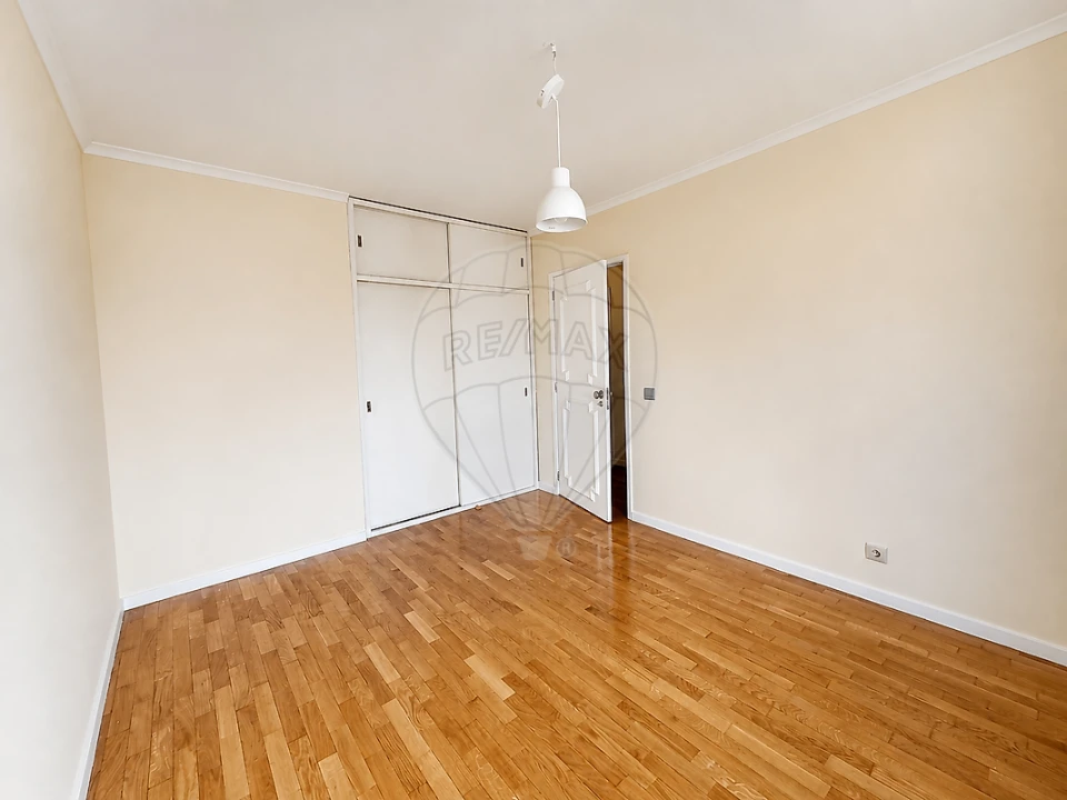 Apartamento T3 para Arrendamento em Lordelo do Ouro e Massarelos Foto 3