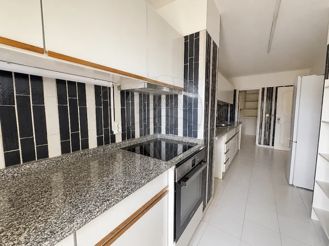 Apartamento T3 para Arrendamento em Lordelo do Ouro e Massarelos Foto 12