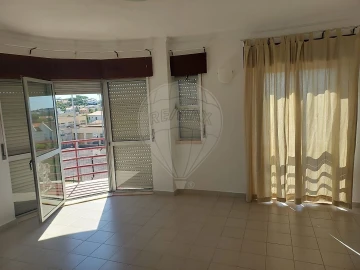 Apartamento T2 para Arrendamento em Sesimbra (Castelo)