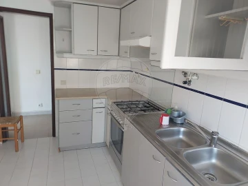 Apartamento T2 para Arrendamento em Sesimbra (Castelo)