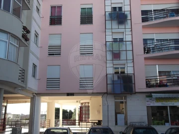 Apartamento T2 para Arrendamento em Sesimbra (Castelo)
