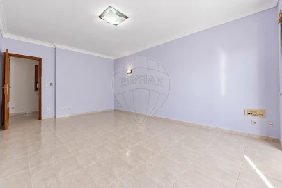 Apartamento T2 para Venda em Atalaia e Alto Estanqueiro-Jardia