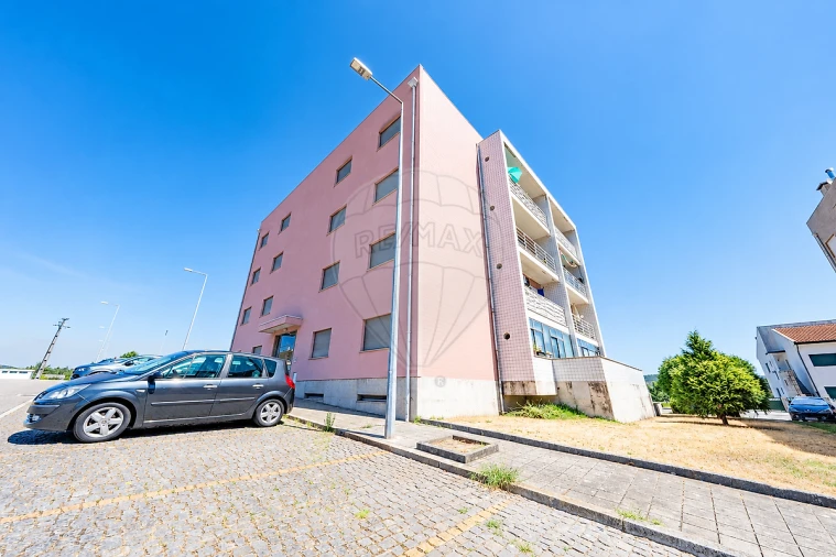 Apartamento T2 para Venda em Campo e Sobrado Foto 4