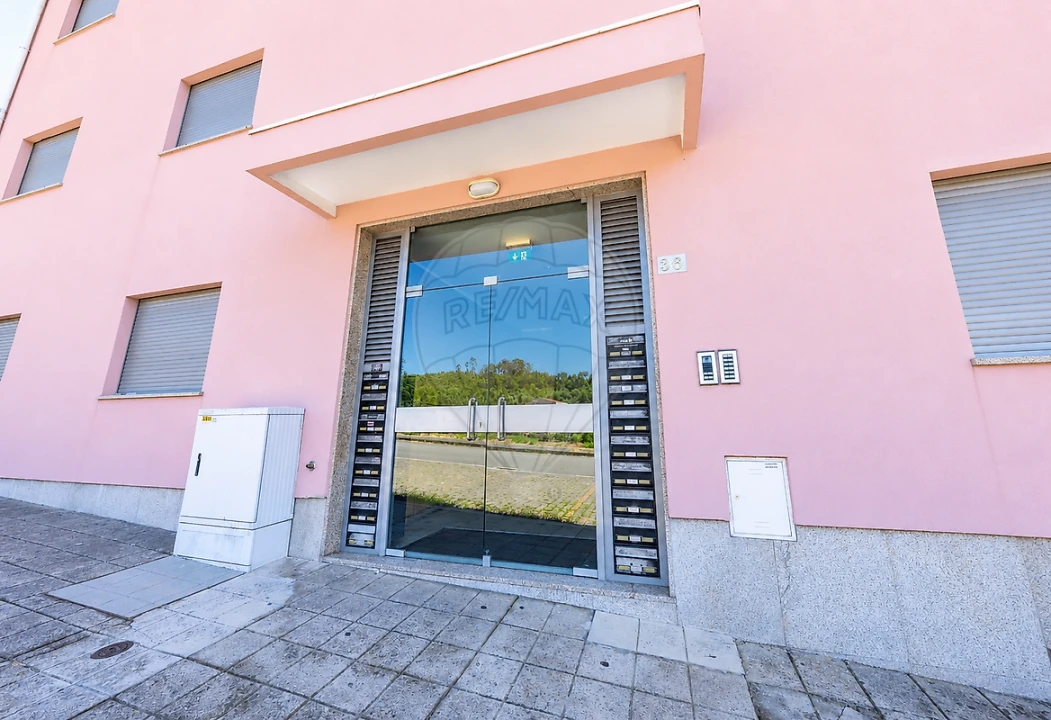 Apartamento T2 para Venda em Campo e Sobrado Foto 6