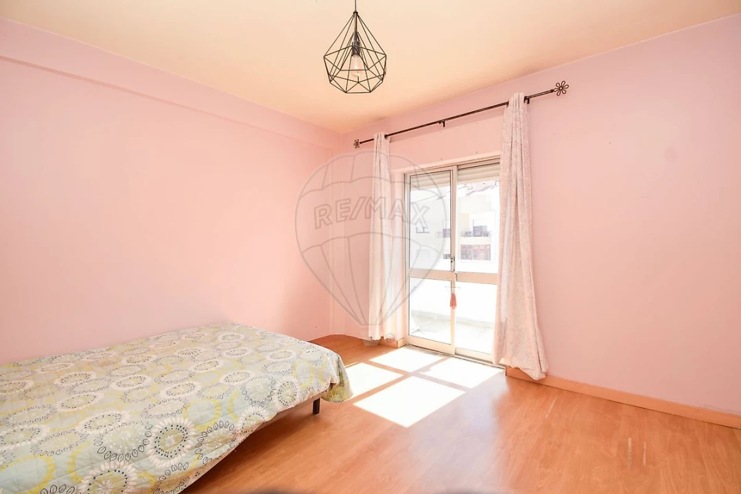 Apartamento T2 para Venda em Algueirão-Mem Martins Foto 3
