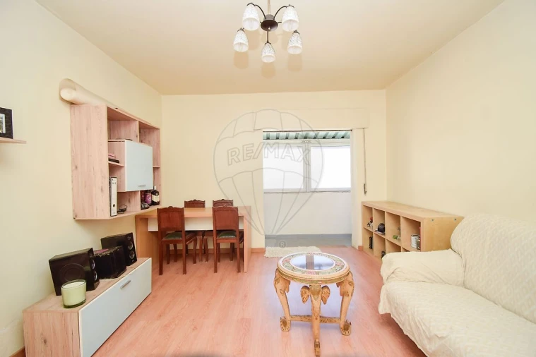 Apartamento T2 para Venda em Algueirão-Mem Martins Foto 9