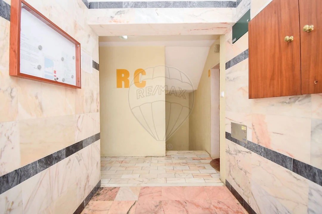 Apartamento T2 para Venda em Algueirão-Mem Martins Foto 4