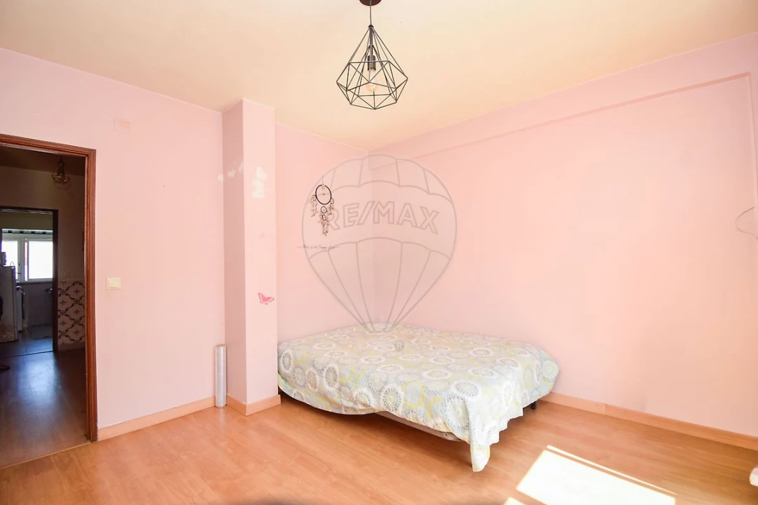 Apartamento T2 para Venda em Algueirão-Mem Martins Foto 1
