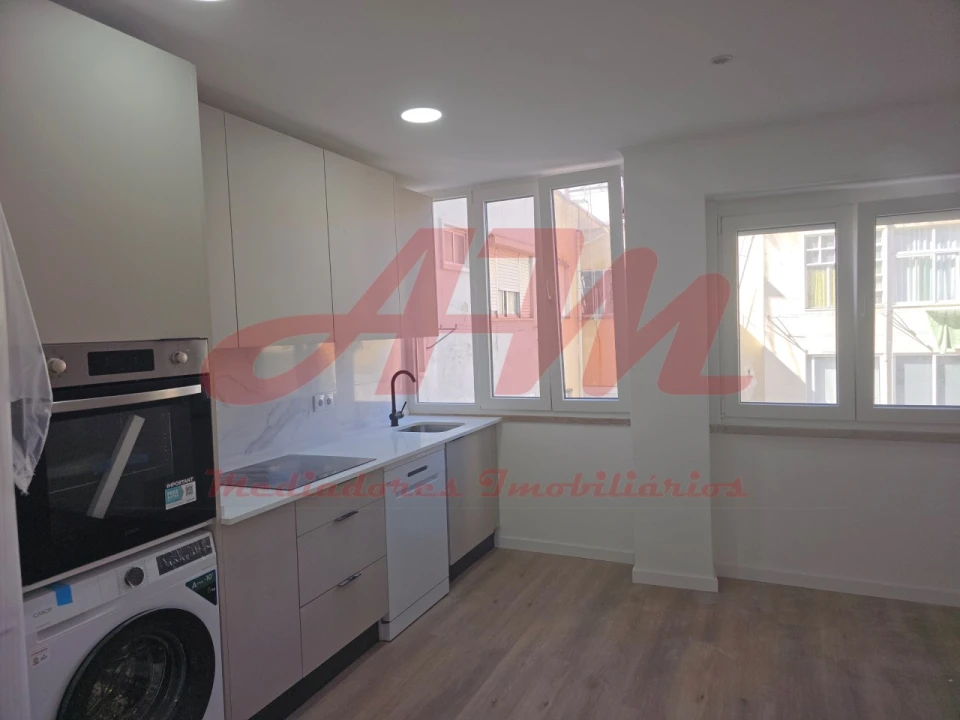 Apartamento T2 para Venda em Falagueira-Venda Nova Foto 2