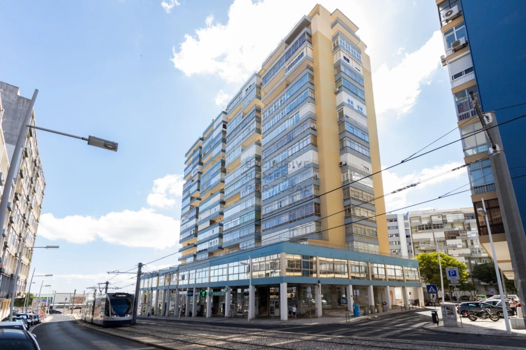 Apartamento T4 para Venda em Almada, Cova da Piedade, Pragal e Cacilhas Foto 8