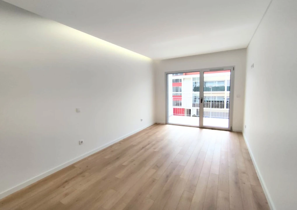 Apartamento T2 para Venda em Tavarede Foto 3