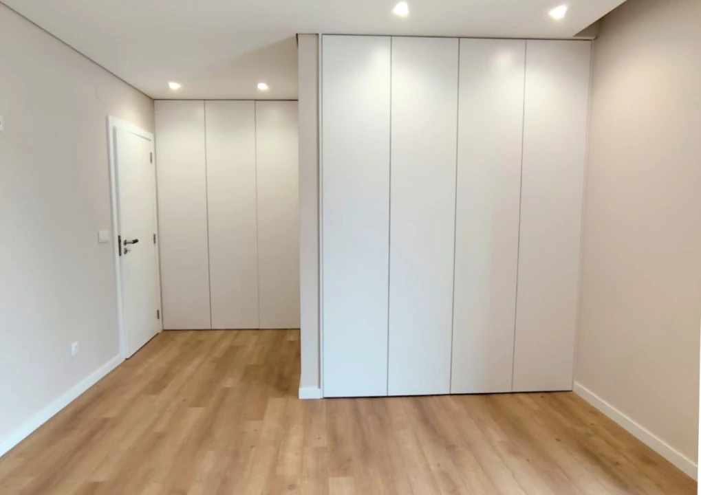 Apartamento T2 para Venda em Tavarede Foto 4