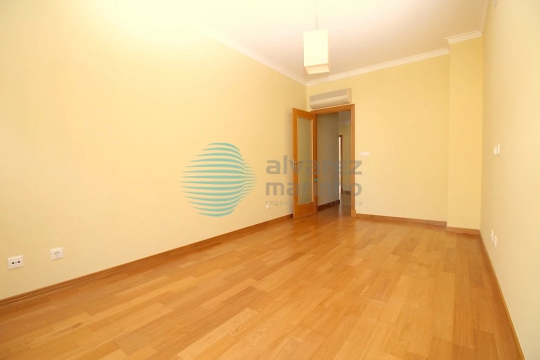 Apartamento T4 para Venda em Parque das Nações Foto 13