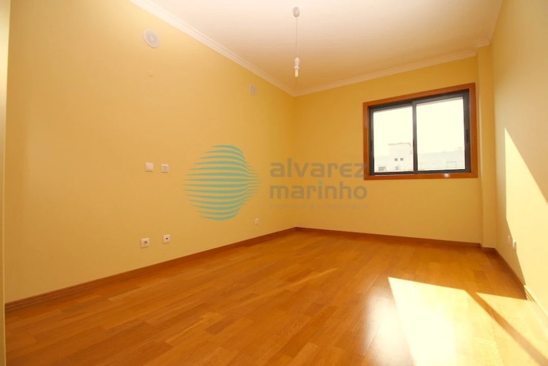 Apartamento T4 para Venda em Parque das Nações Foto 16