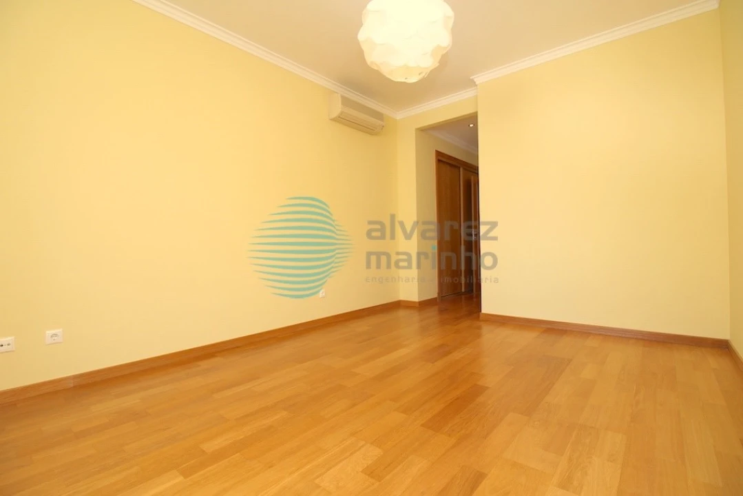 Apartamento T4 para Venda em Parque das Nações Foto 25