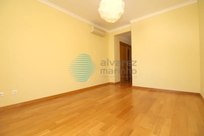 Apartamento T4 para Venda em Parque das Nações