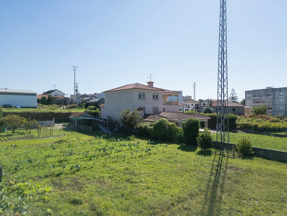 Moradia T6 para Venda em Freamunde Foto 1