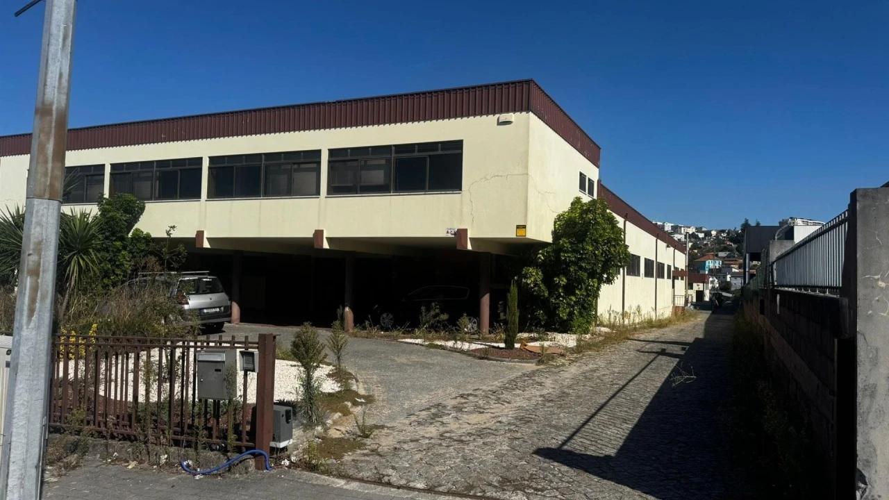 Armazém para Venda em Guilhufe e Urrô Foto 1
