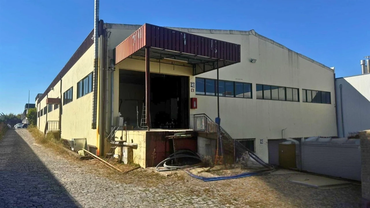 Armazém para Venda em Guilhufe e Urrô Foto 3