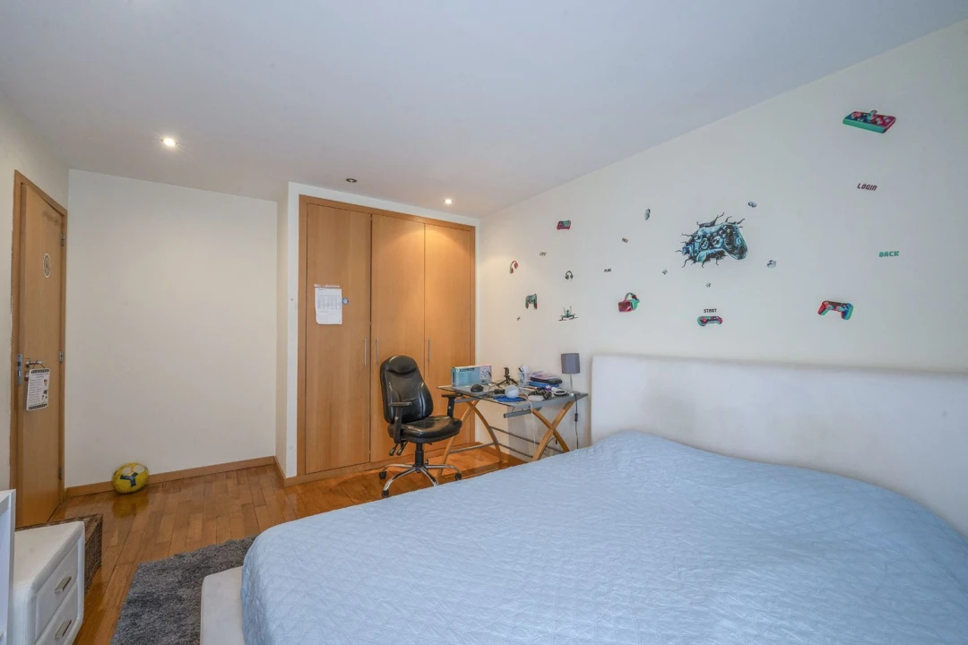 Apartamento T4 para Venda em Mafamude e Vilar do Paraíso Foto 15