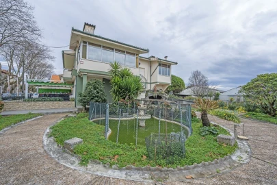 Moradia T5 para Venda em Arcozelo