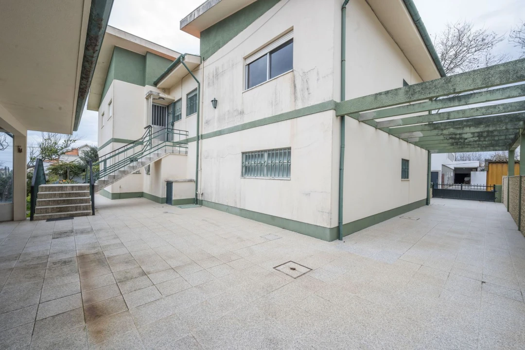 Moradia T5 para Venda em Arcozelo Foto 3