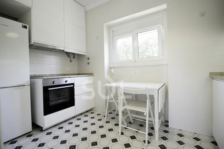 Apartamento T2 para Venda em Alvalade Foto 3