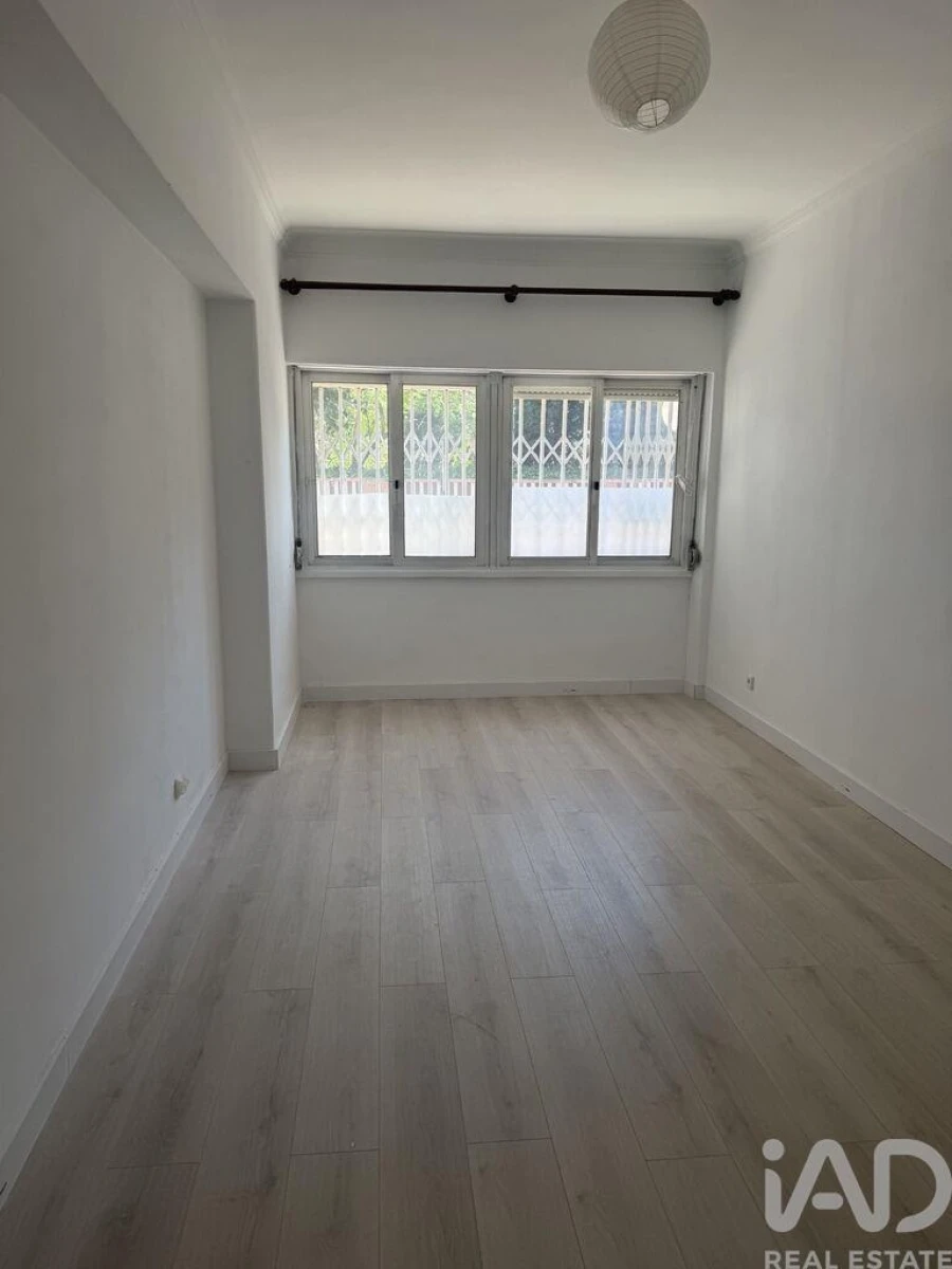 Apartamento T1 para Venda em Lumiar Foto 3