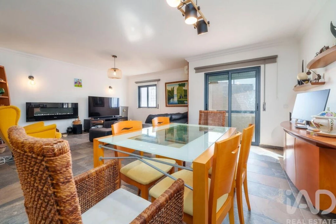 Apartamento T3 para Venda em Faro (Sé e São Pedro) Foto 1