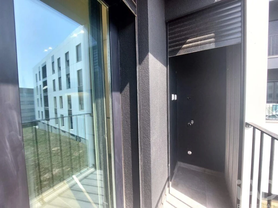 Apartamento para Venda em Cidade da Maia Foto 11