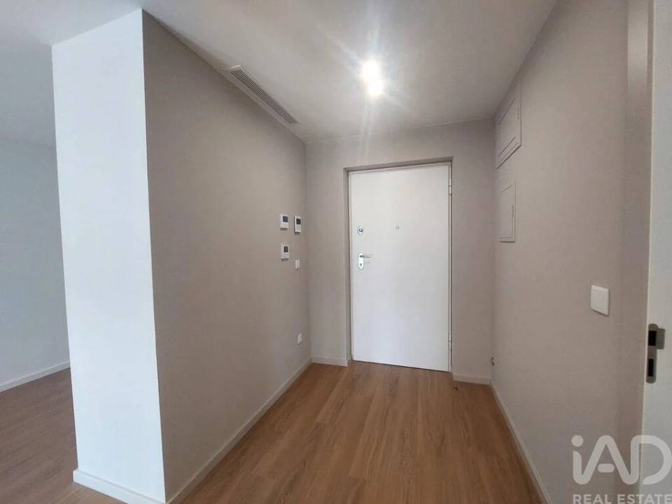 Apartamento para Venda em Cidade da Maia Foto 2
