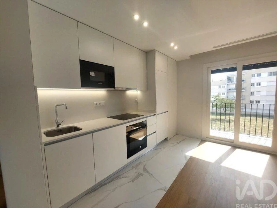 Apartamento para Venda em Cidade da Maia Foto 3