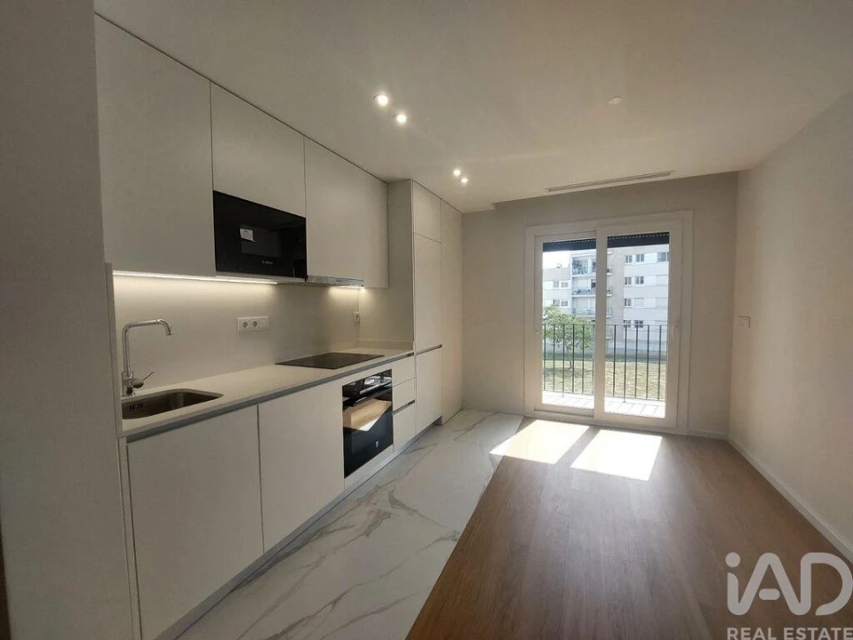 Apartamento para Venda em Cidade da Maia Foto 5