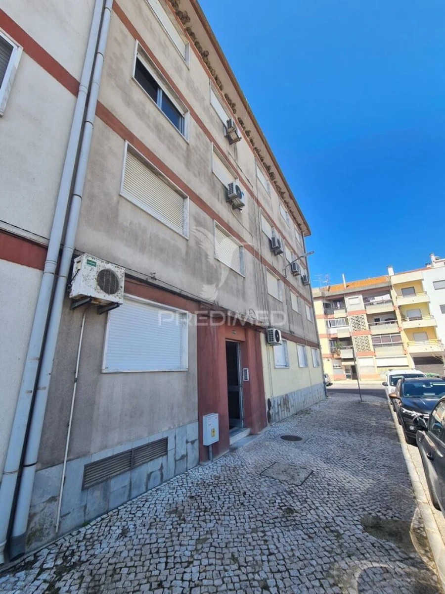 Apartamento T1 para Venda em Benavente Foto 2