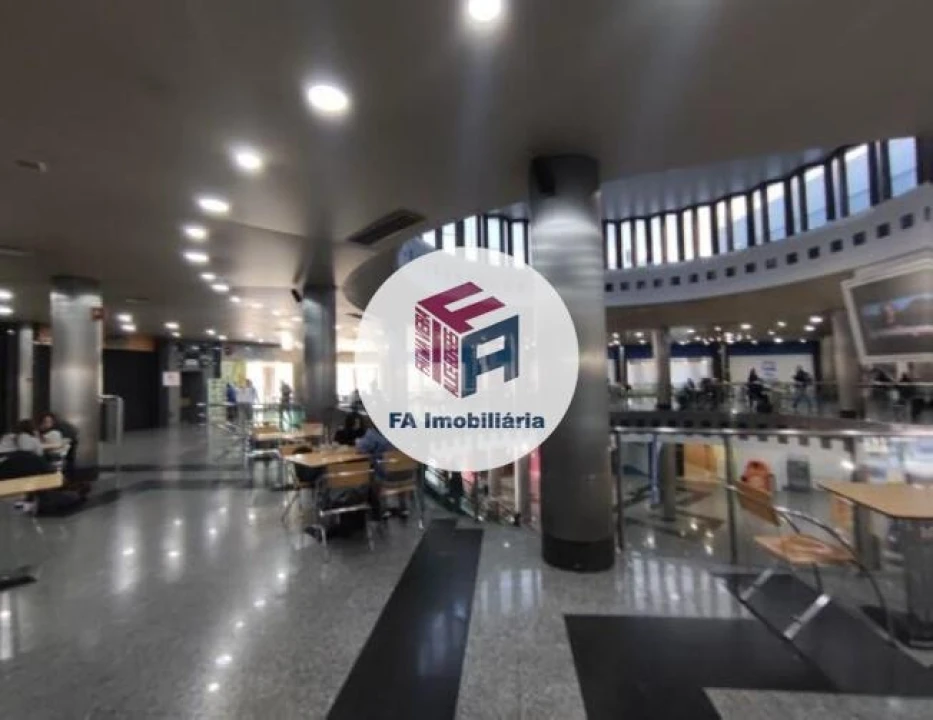 Loja para Venda em Cidade da Maia Foto 4