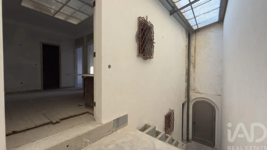 Moradia T4 para Venda em Paranhos Foto 4