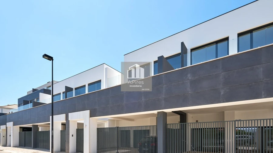 Moradia T4 para Venda em Caparica e Trafaria