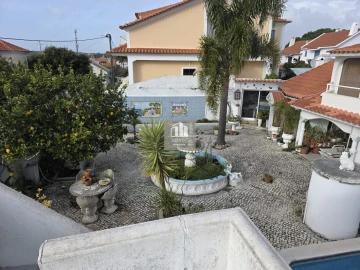 Moradia T4 para Venda em Charneca de Caparica e Sobreda