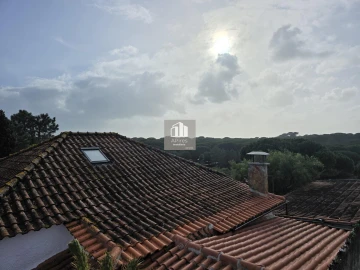 Moradia T4 para Venda em Charneca de Caparica e Sobreda