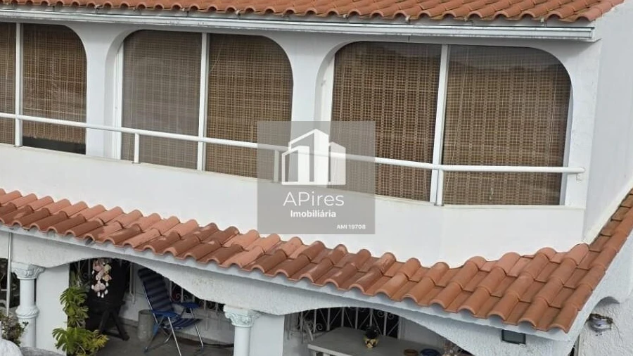 Moradia T4 para Venda em Charneca de Caparica e Sobreda