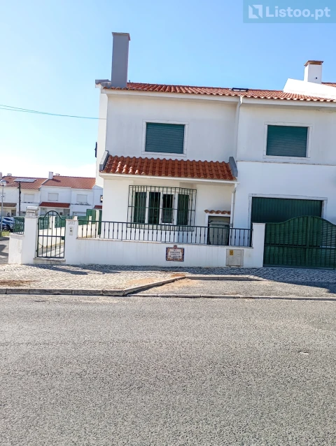 Moradia T4 para Venda em Algés, Linda-A-Velha e Cruz Quebrada-Dafundo